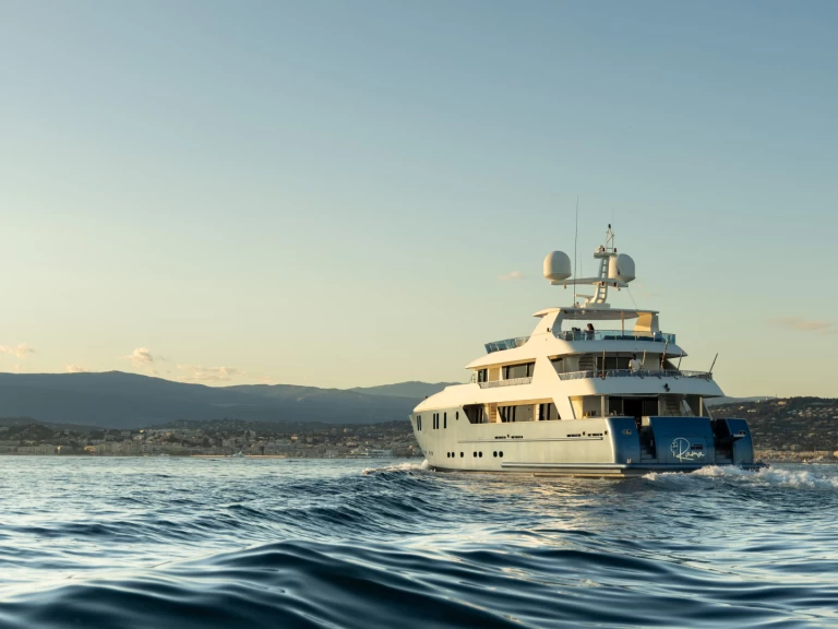 Location à Cannes - Concept-Marine Custom tri-deck 42 Metre sur SamBoat