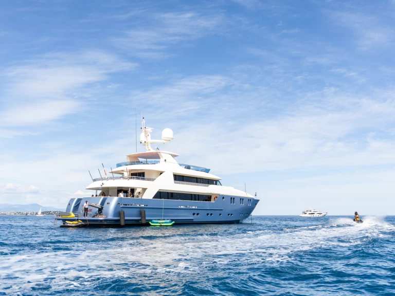 Concept-Marine Custom tri-deck 42 Metre a louer à Cannes