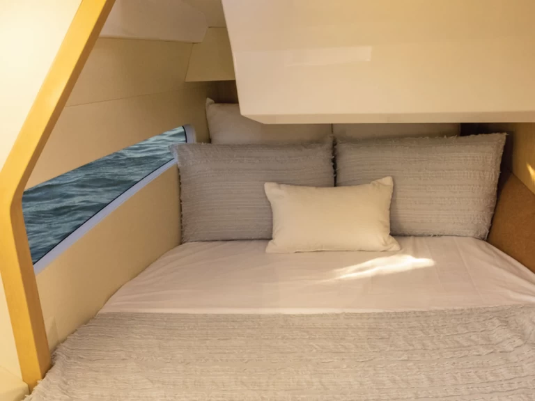 Louer Bateau à moteur avec ou sans skipper Aquila à Saint-Raphaël