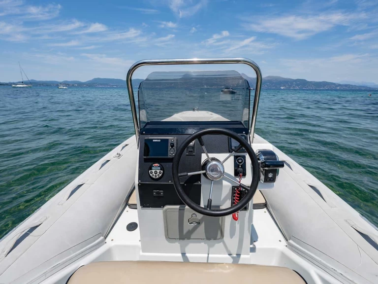 Louer Semi-rigide avec ou sans skipper Oceanic à Kontokáli