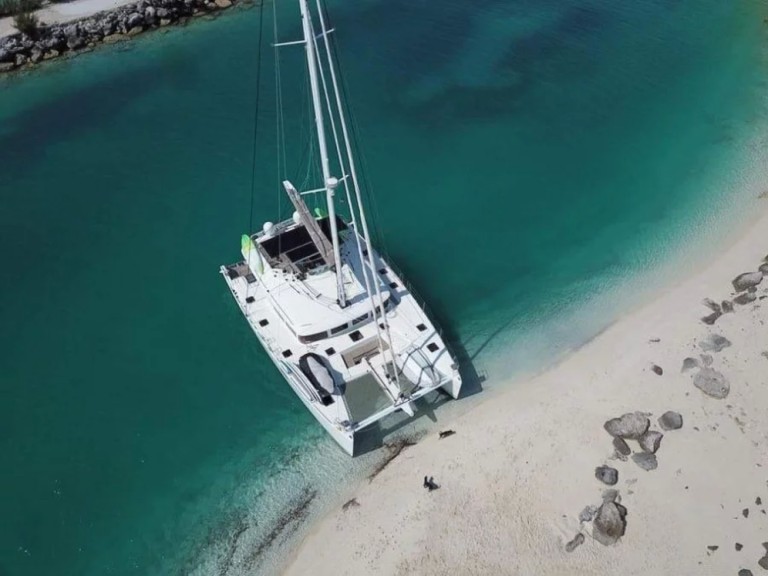 Catamaran à louer à Álimos au meilleur prix