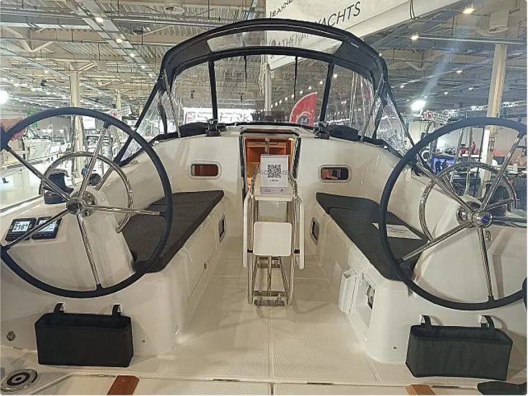 Location bateau Lávrio pas cher Sun Odyssey 350