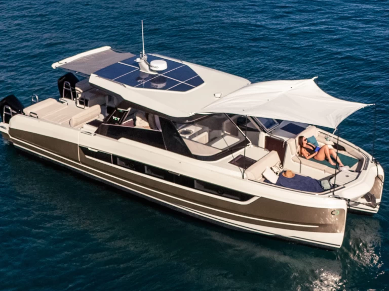 Louer Bateau à moteur avec ou sans skipper YOT à Saint-Raphaël