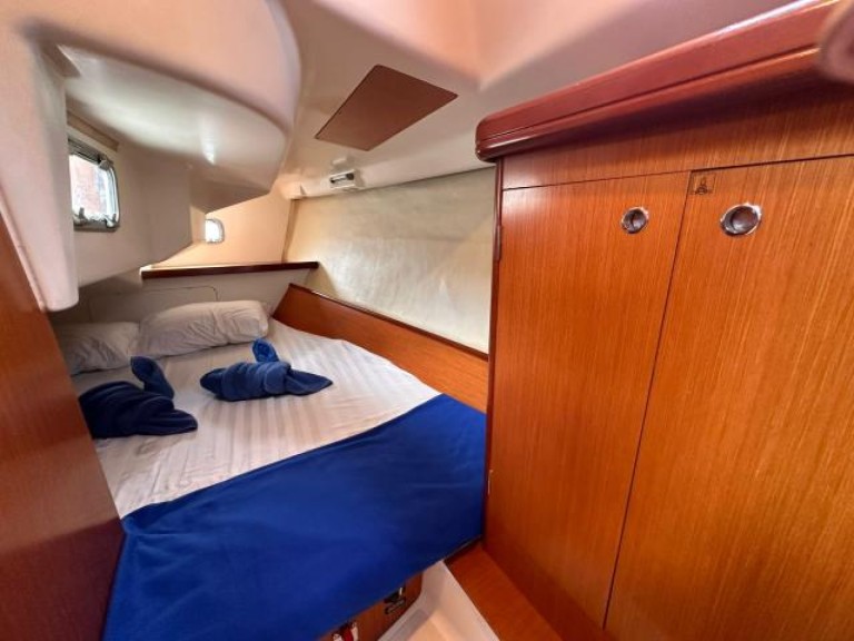Jeanneau OCEANIS 323 (2 CAB) a louer à Mai Khao
