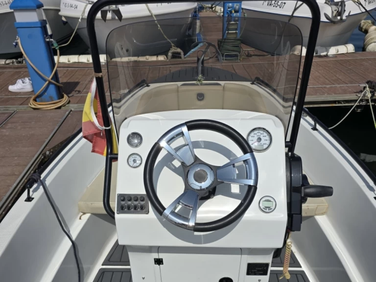 Louer Bateau à moteur avec ou sans skipper Santander Boats à Bay of Santander