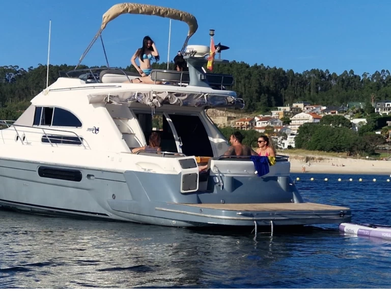 Location bateau Sanxenxo pas cher Sealine 350 Fly