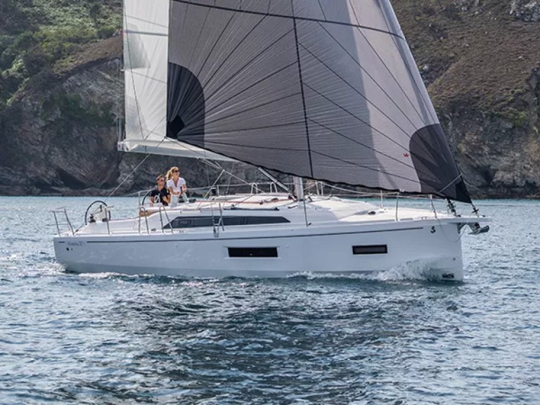 Bénéteau Oceanis 37.1 a louer à Furnari