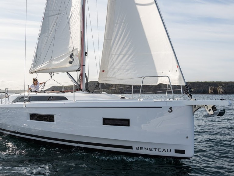 Location à Furnari - Bénéteau Oceanis 37.1 sur SamBoat