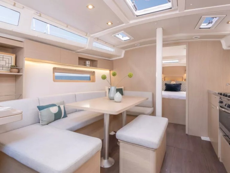 Louez un Bénéteau Oceanis 37.1 à Furnari
