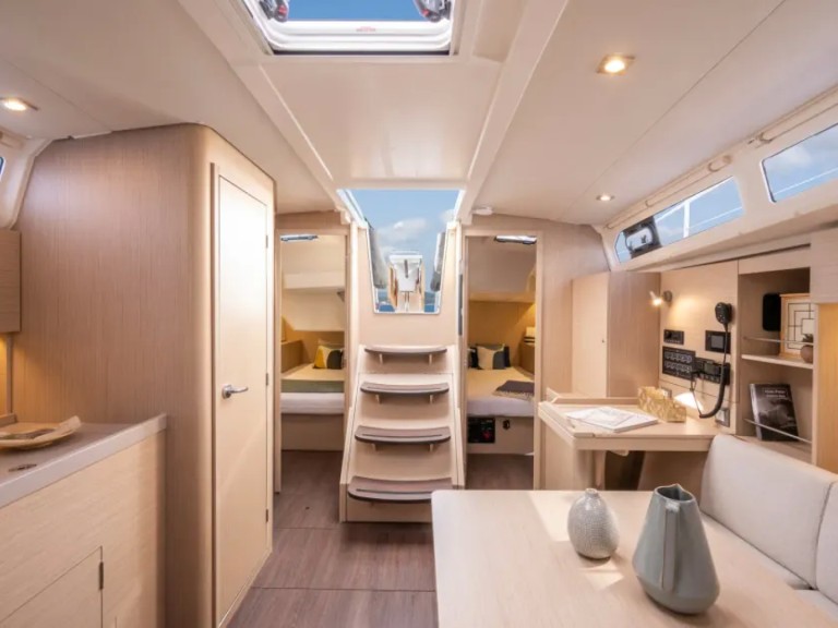 Location bateau Furnari pas cher Oceanis 37.1
