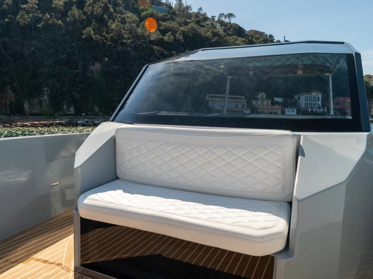 Louez un Rand Escape 30 à Mandelieu-la-Napoule