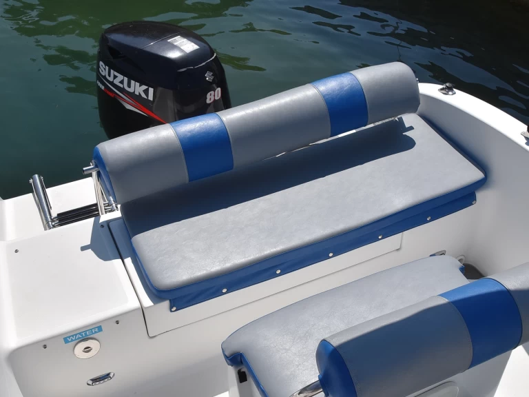 Louer Bateau à moteur avec ou sans skipper Holiday à Červar-Porat