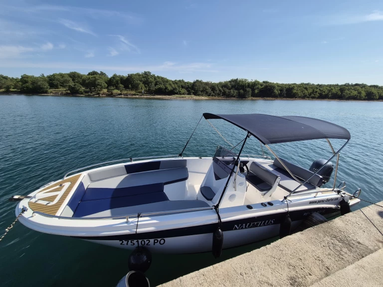 Bateau à moteur à louer à Poreč au meilleur prix