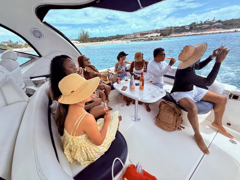 Location bateau Sea Ray SUNDANCER 420 à Turks Islands sur Samboat