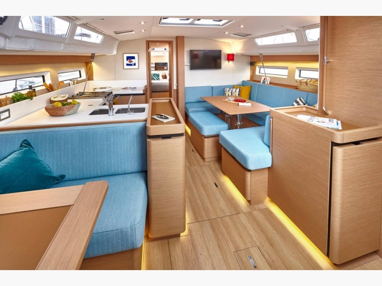 Location bateau Jeanneau Sun Odyssey 490 à Salerne sur Samboat