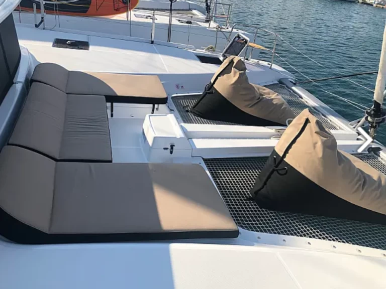 Location bateau Lagoon Lagoon 46/10 - Skippered  à Álimos sur Samboat