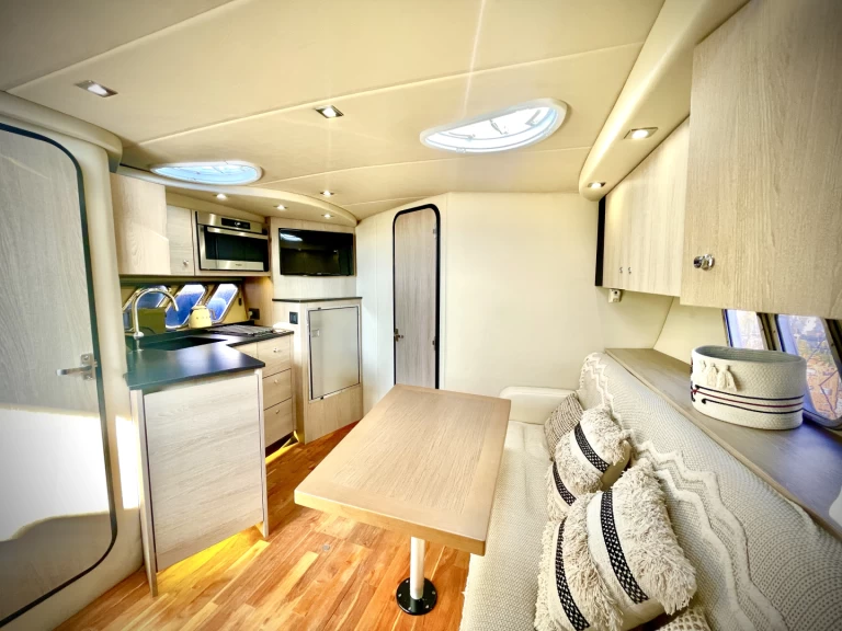 Location bateau Cruisers CRUISER YACHT 360 EXPRESS à Hyères sur Samboat