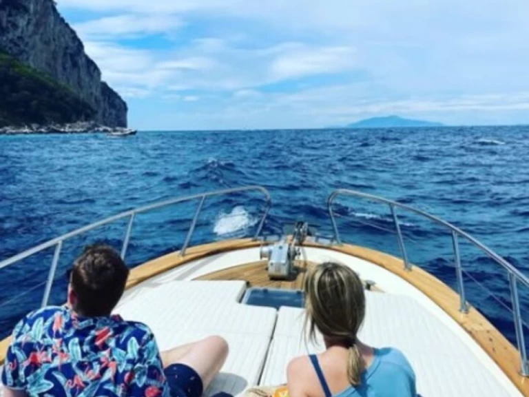 Location Bateau à moteur à Capri - Fratelli Aprea Sorrento 7,50 Semi Cabinato