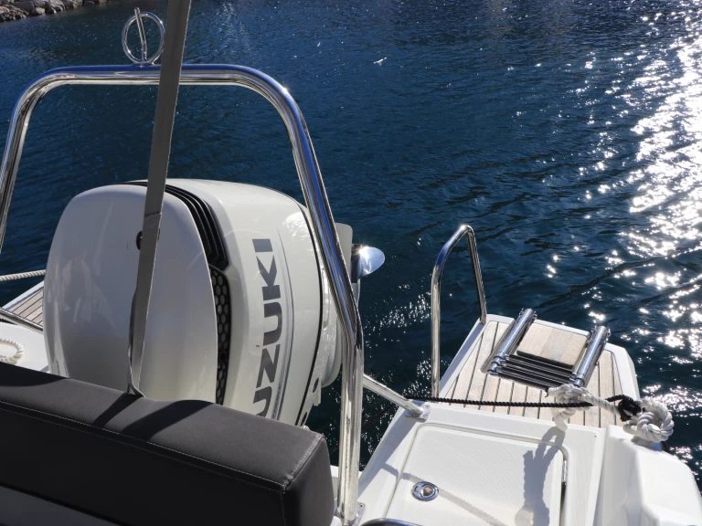 Jeanneau Cap Camarat 7.5 WA Serie 2 a louer à Monaco-Ville