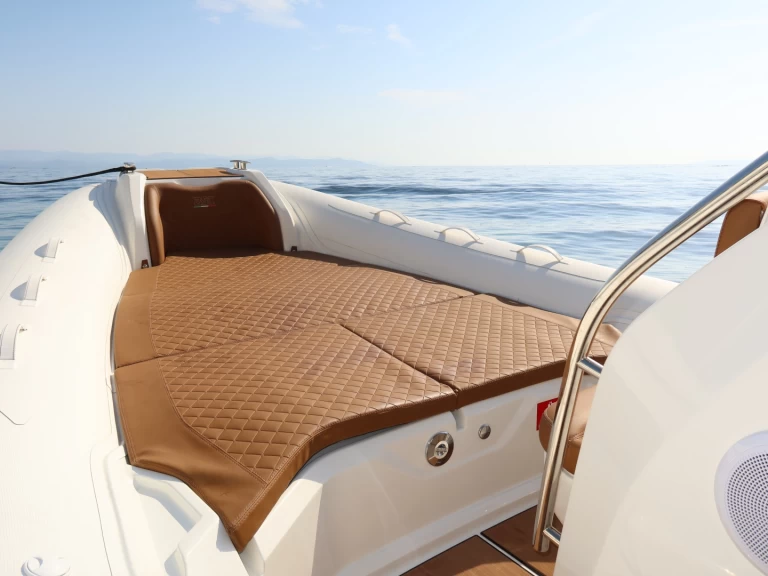 Louer Semi-rigide avec ou sans skipper Bsc à Hyères