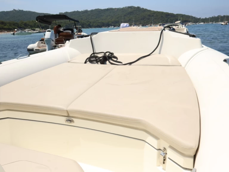 Location bateau Hyères pas cher Tempest 900 Open