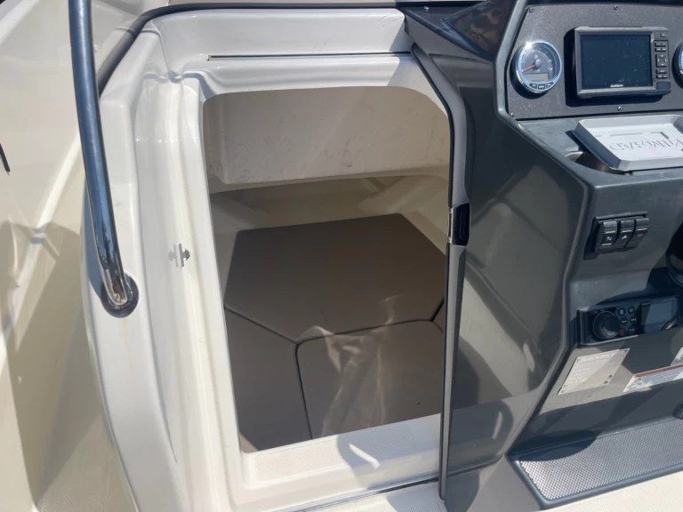 Location à La Madrague - Quicksilver Activ 675 Open sur SamBoat