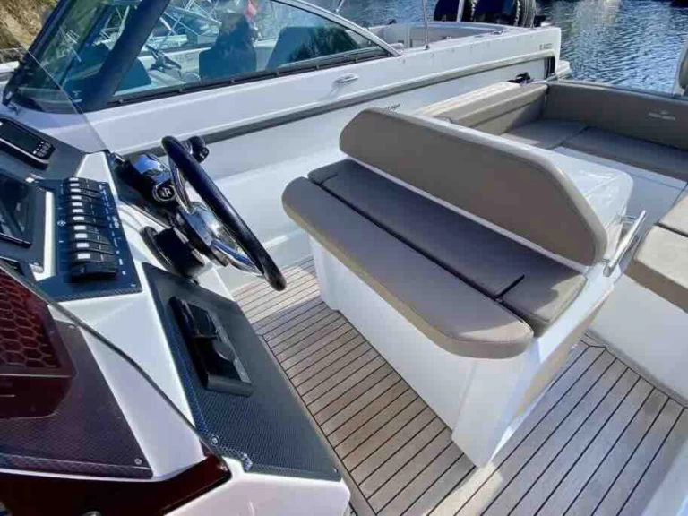 Location à Palerme - Renier Renier R8 Tourer sur SamBoat