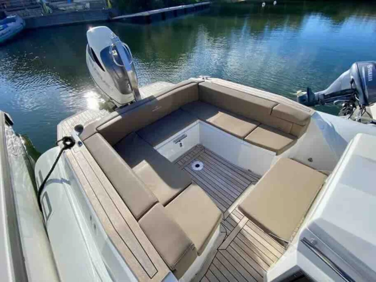 Louez un Renier Renier R8 Tourer à Palerme