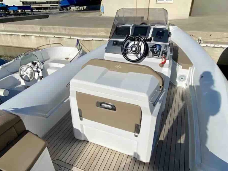 Location bateau Palerme pas cher Renier R8 Tourer