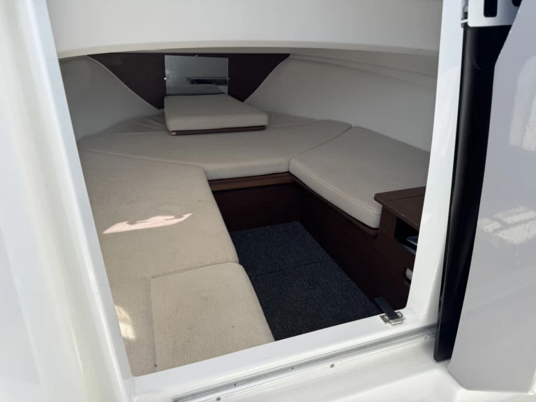 Location bateau Jeanneau Cap Camarat 6.5 WA à La Madrague sur Samboat