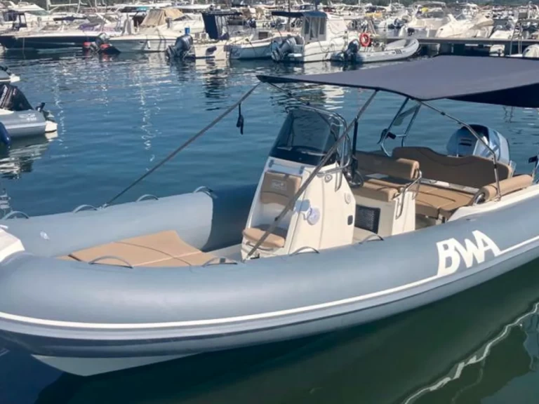 Louer Semi-rigide avec ou sans skipper Bwa à La Madrague