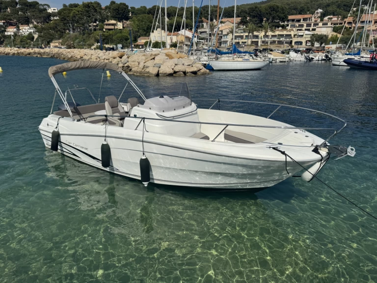 Location Bateau à moteur Jeanneau avec permis