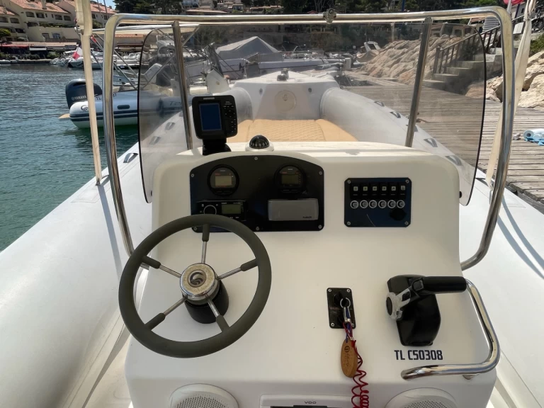 Semi-rigide à louer à La Madrague au meilleur prix