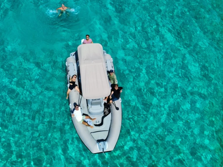 Louer Semi-rigide avec ou sans skipper 3D Tender à Saint Martin