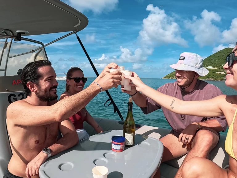 Semi-rigide à louer à Saint Martin au meilleur prix