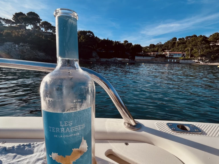 Louez un Quicksilver Activ 755 Sundeck à Toulon