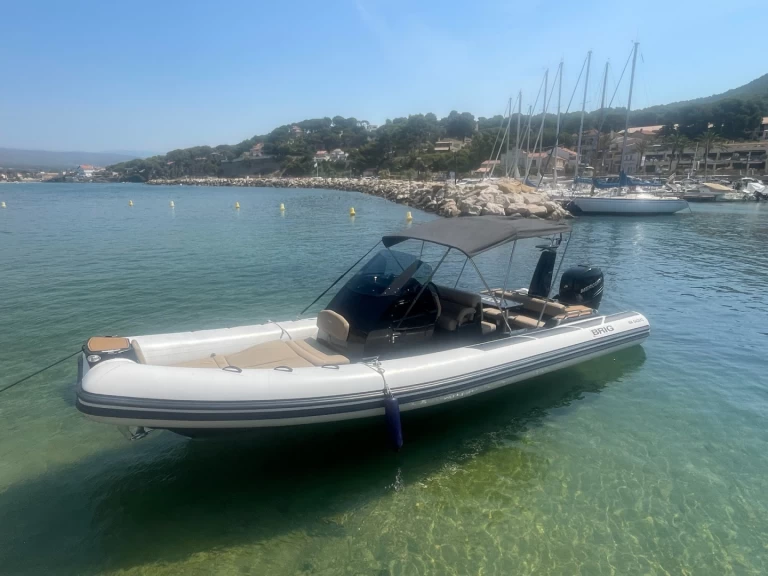 Brig Eagle 8 a louer à La Madrague