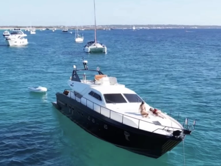Location Yacht Ferretti avec permis