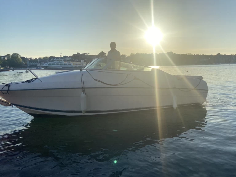 Louer Bateau à moteur avec ou sans skipper Jeanneau à Bénodet