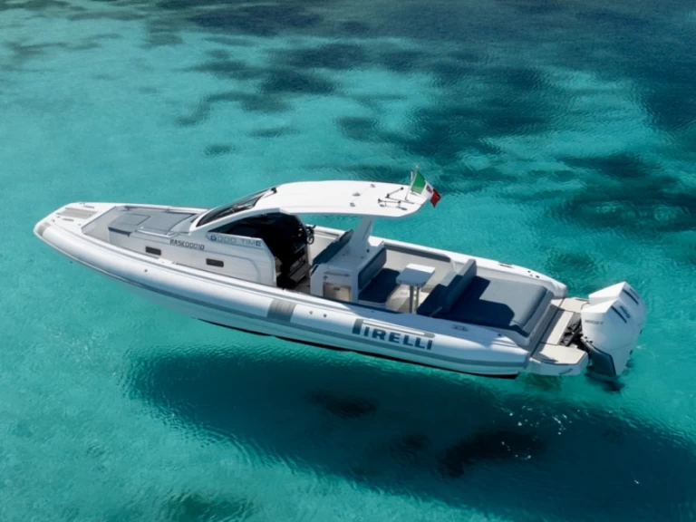 Pirelli Pirelli 35 a louer à Porto Cervo