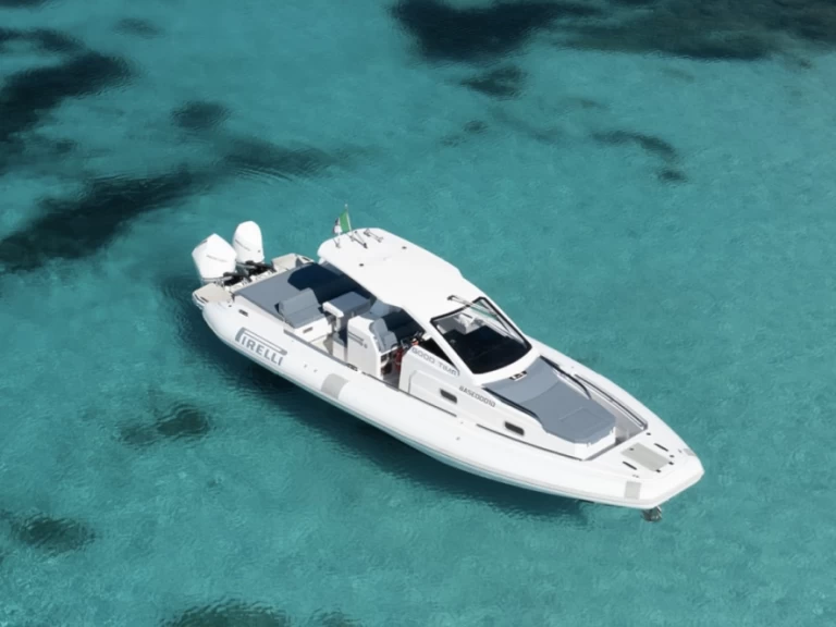 Location à Porto Cervo - Pirelli Pirelli 35 sur SamBoat