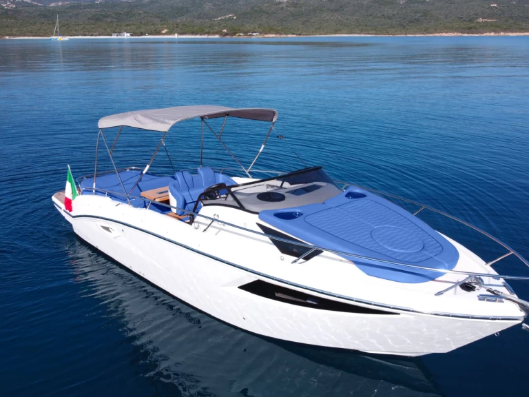 Louer Bateau à moteur avec ou sans skipper Cranchi à Porto Cervo