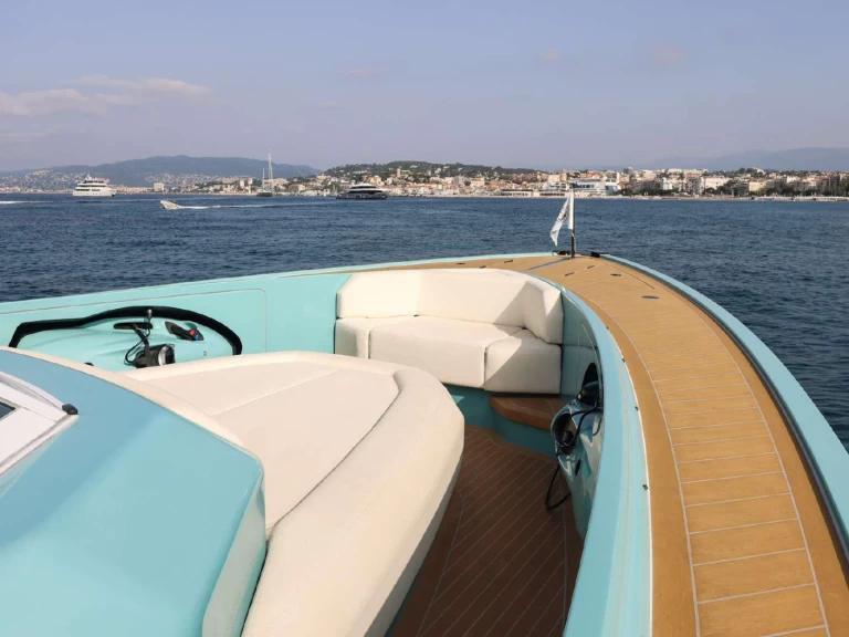 Louez un Wajer 55 S à Cannes