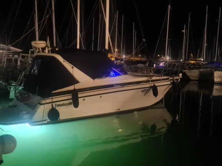 Louez un Wellcraft Monaco à Italie