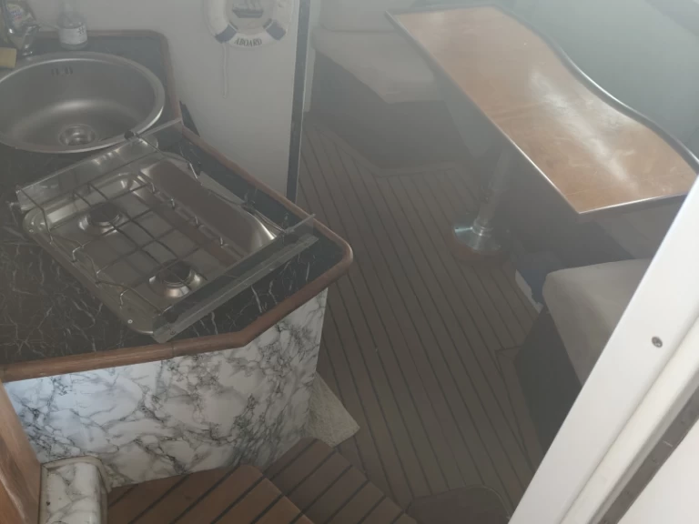 Bateau à moteur à louer à Italie au meilleur prix