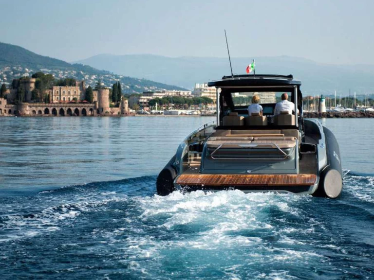 Location bateau Sacs REBEL 47 à Cannes sur Samboat