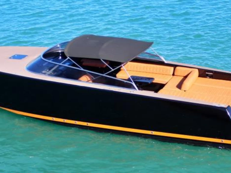 Location Bateau à moteur VanDutch avec permis