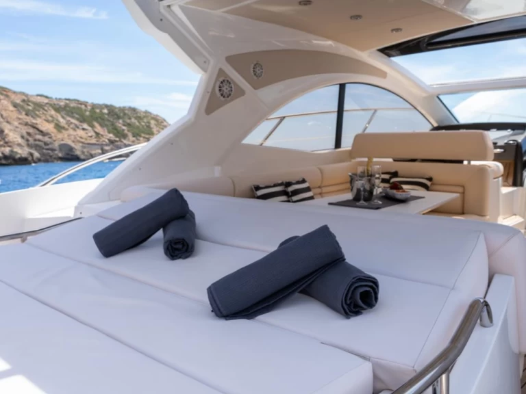 Location Bateau à moteur Sunseeker avec permis