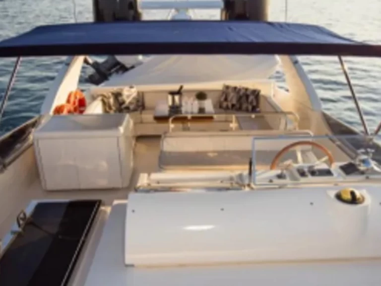 Location à Golfe-Juan - Sun Lorenzo 72 sur SamBoat
