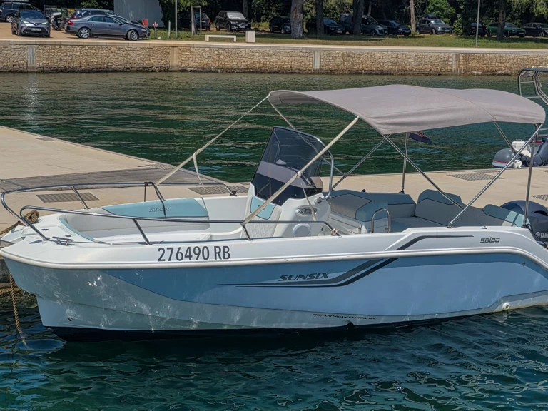 Location Bateau à moteur Salpa avec permis